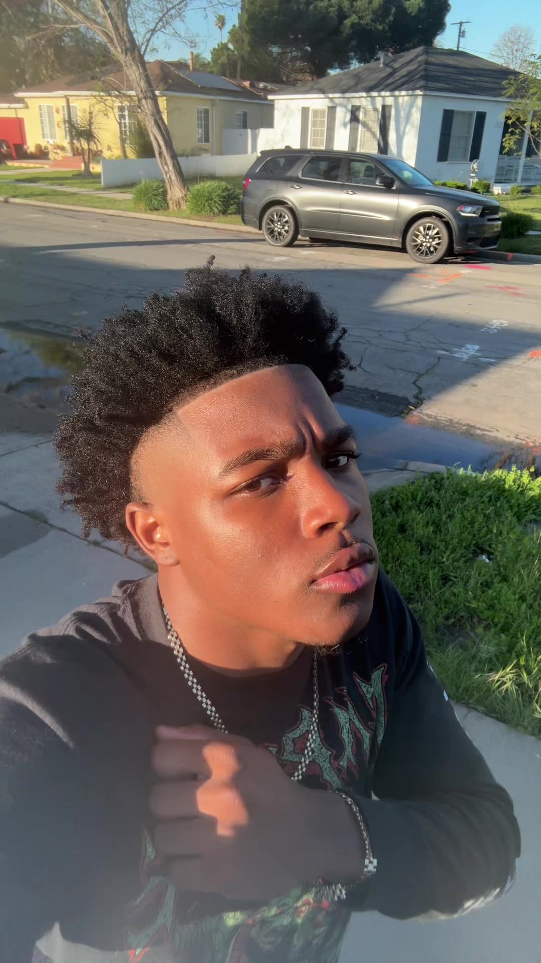 @🧎🏾♂️➡️