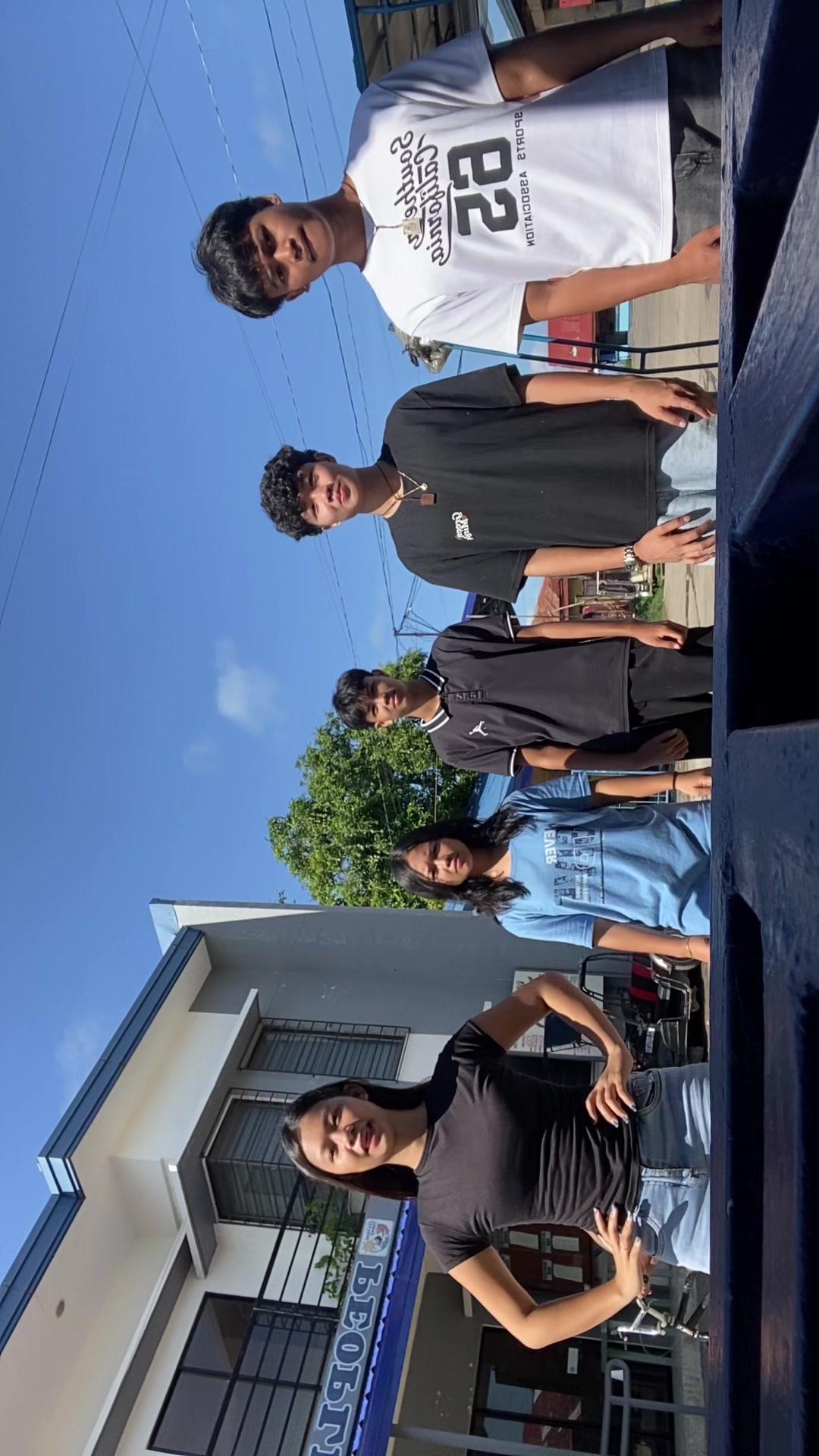 @damnchrstn