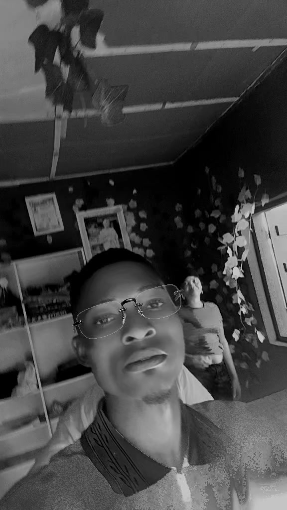 @OLORI NOBODY 🧵 🪡 ✂️