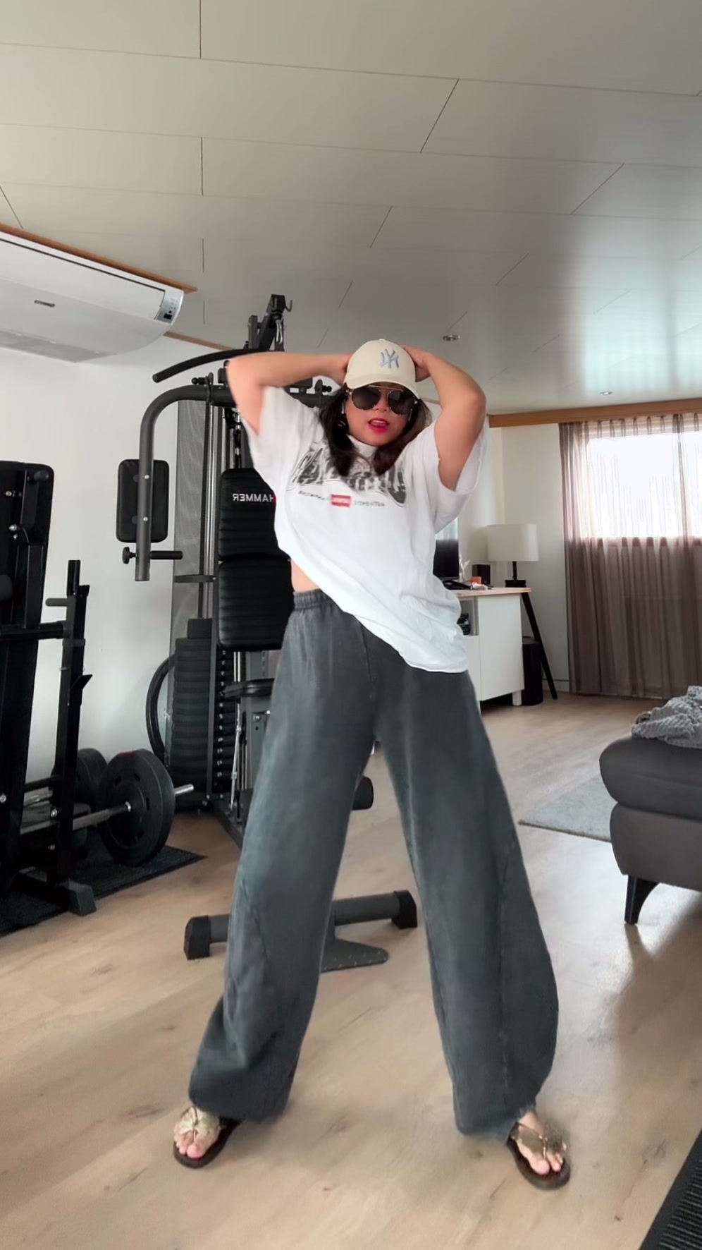 @jzKhryz
