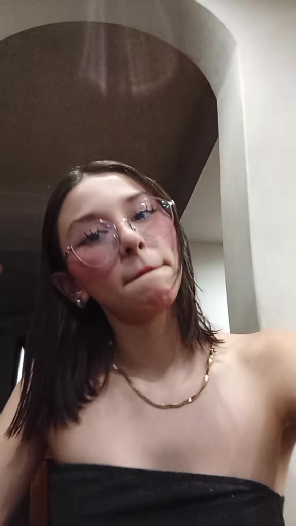 @renata_