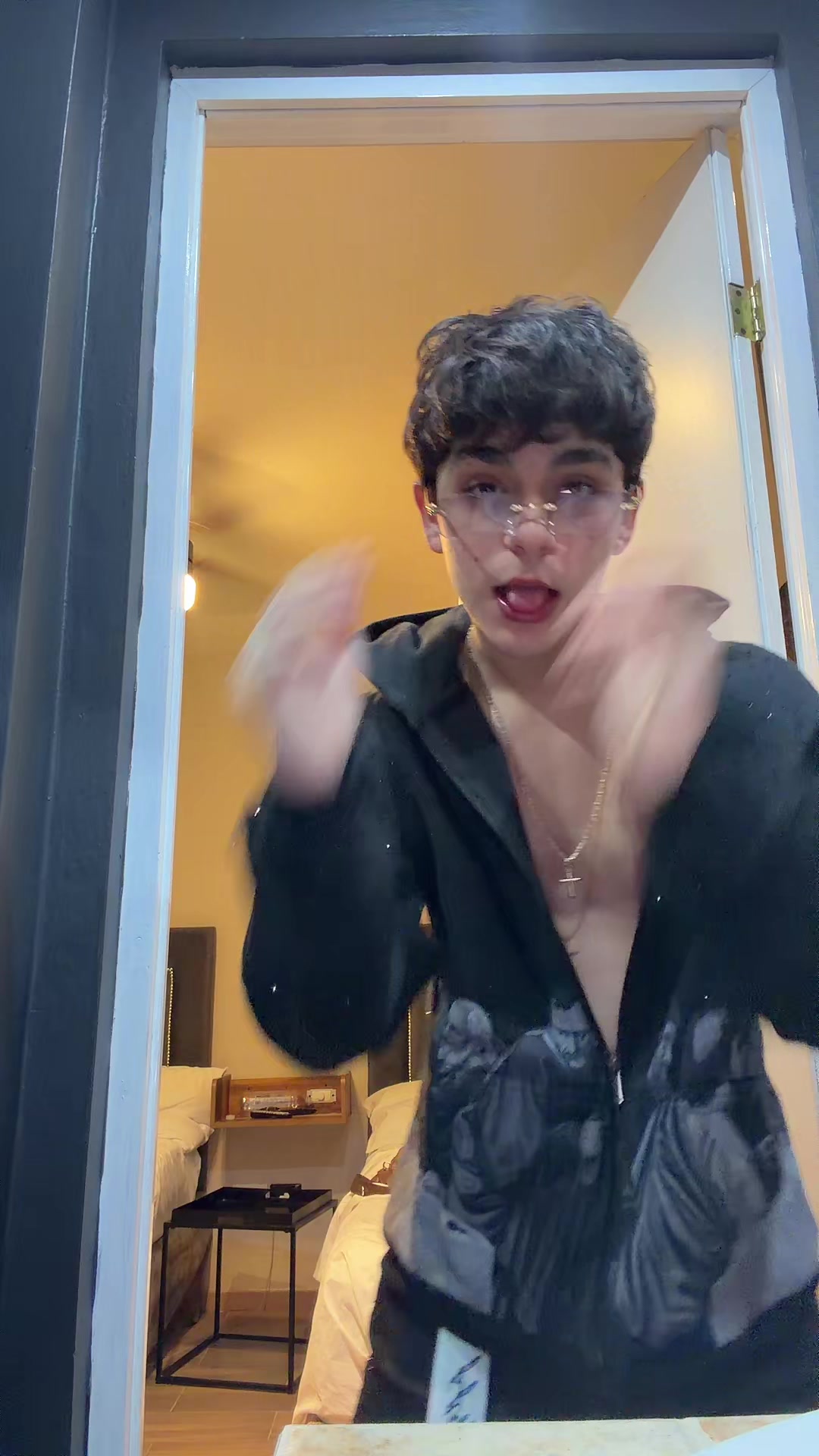 @leonelliveeee