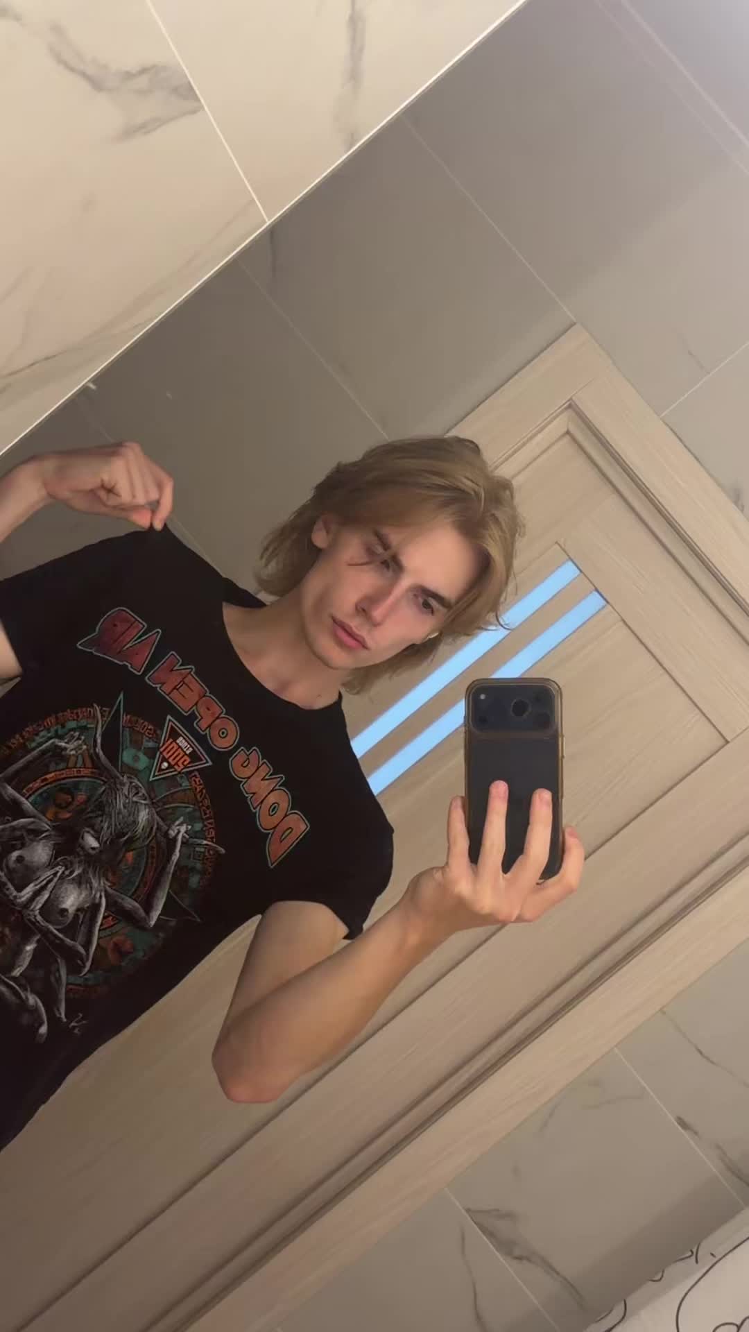 @keepuptothedark