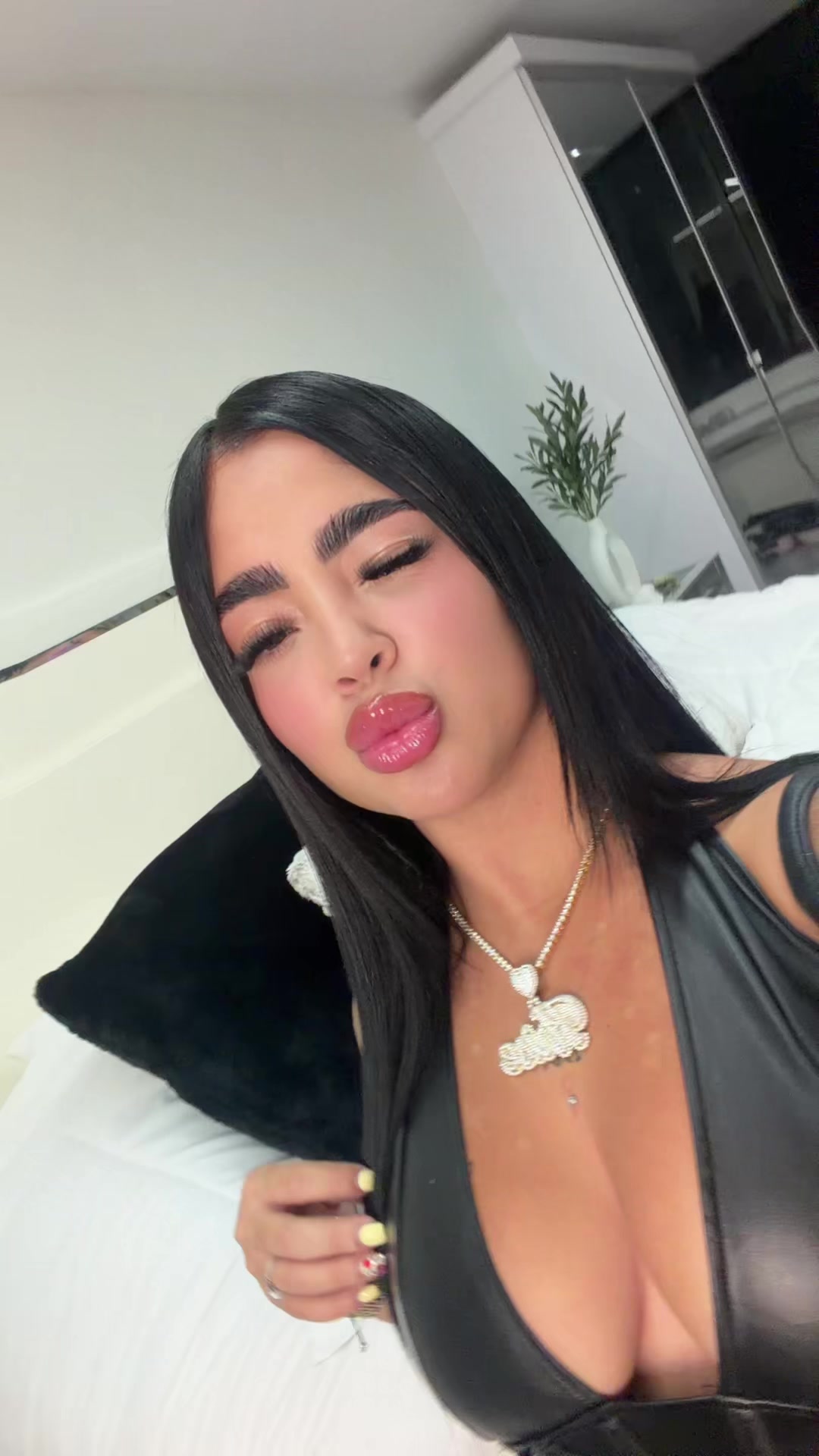 @kriseemary