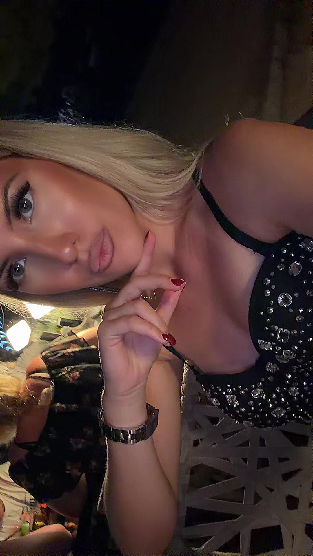 @888