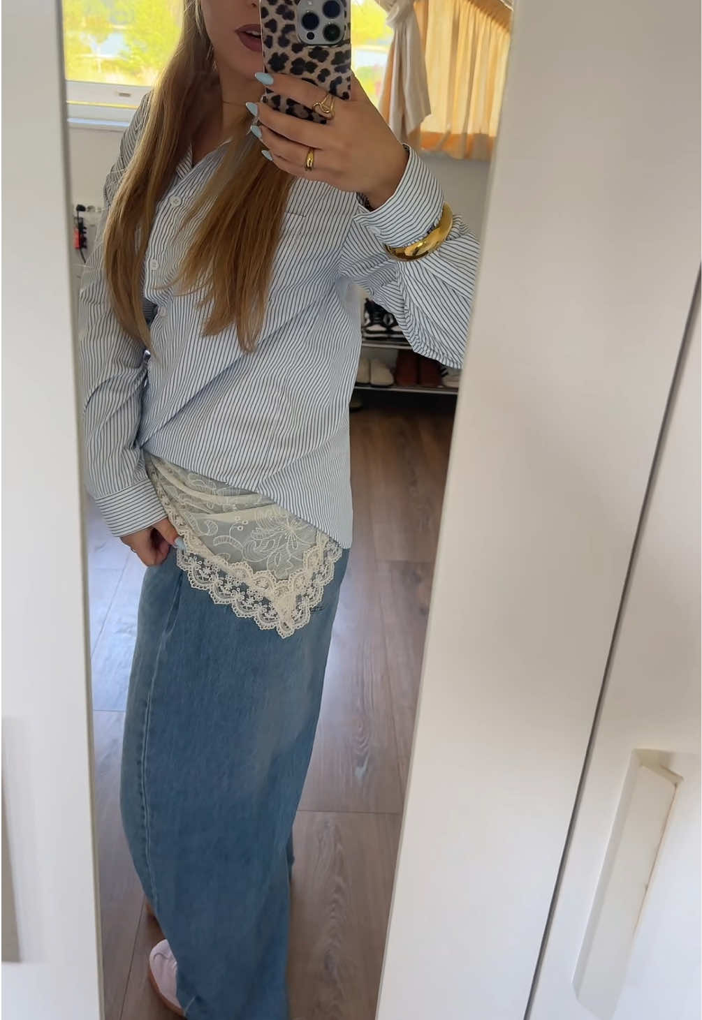 @SIMONE ESM&Eacute;E🩵