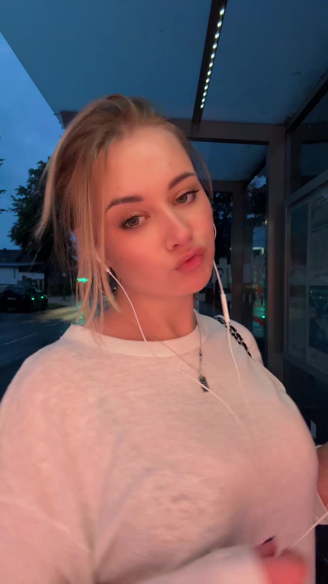 @𝑉𝑎𝑙𝑒𝑟𝑖𝑎 🐾