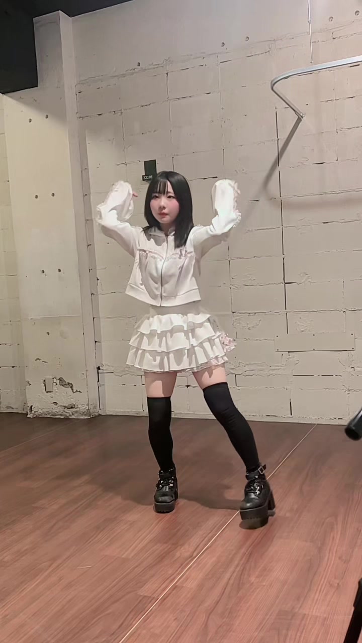 @猫田れな