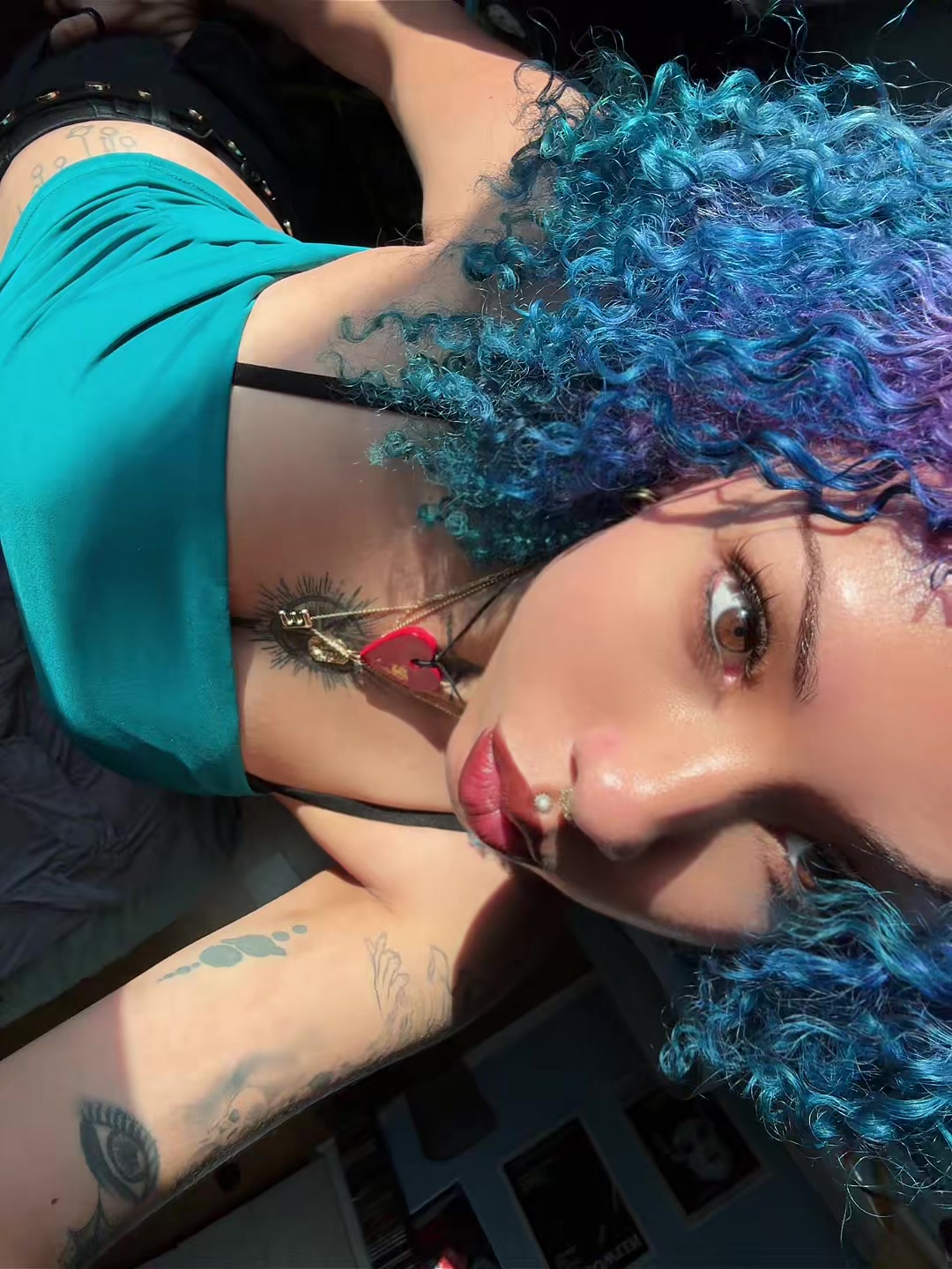 @thegirlinurphone