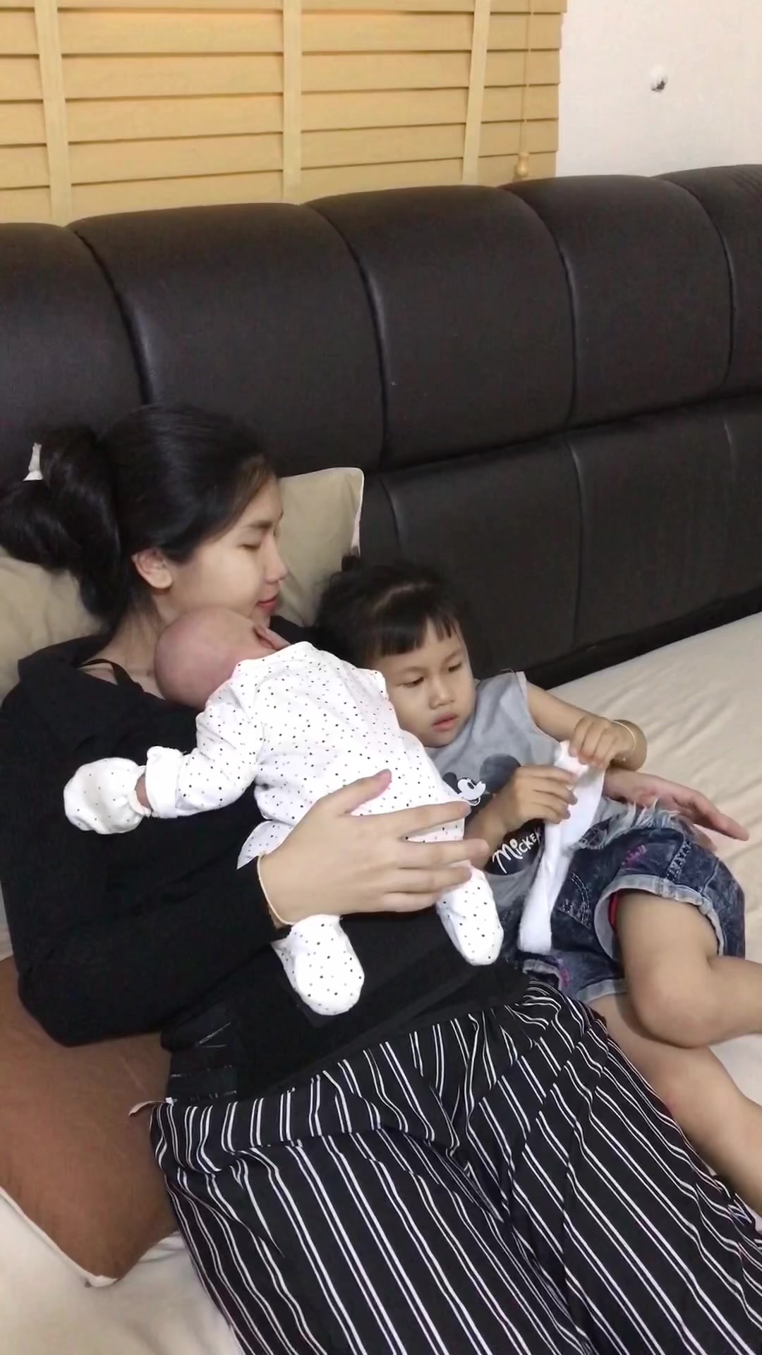 @รัชนีกร โกมาร