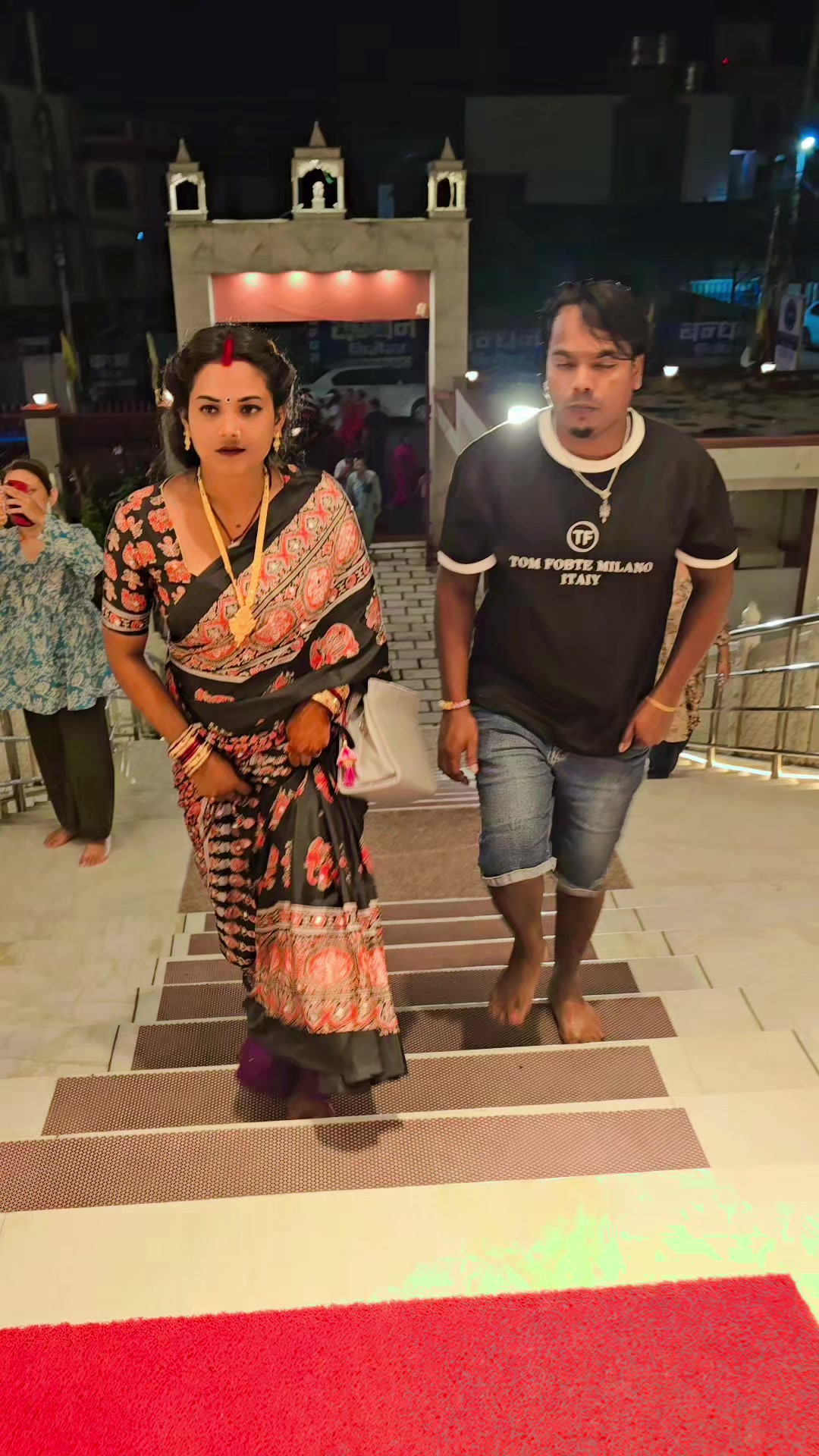 @lovely Anisha 44