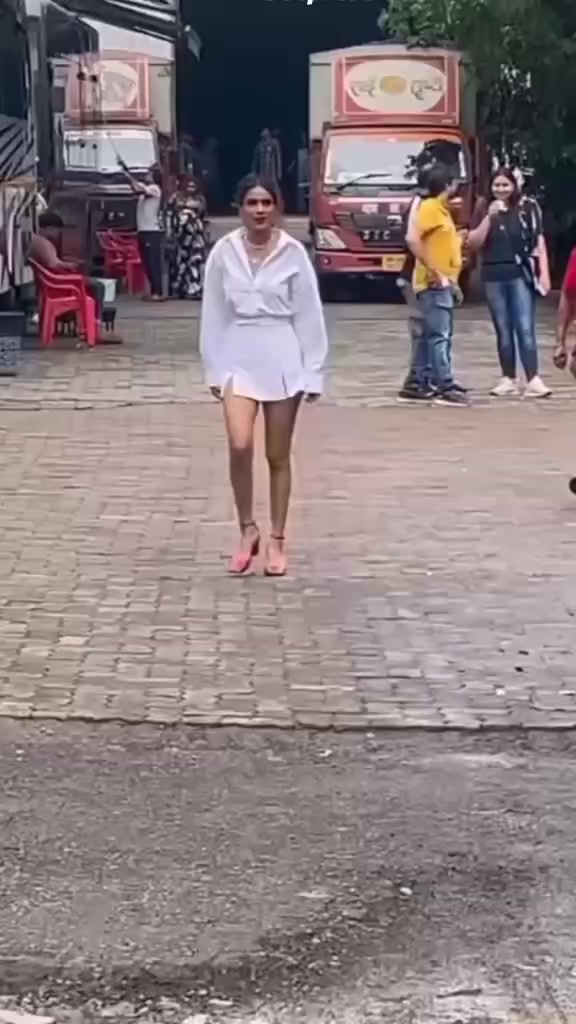 @nia Sharma