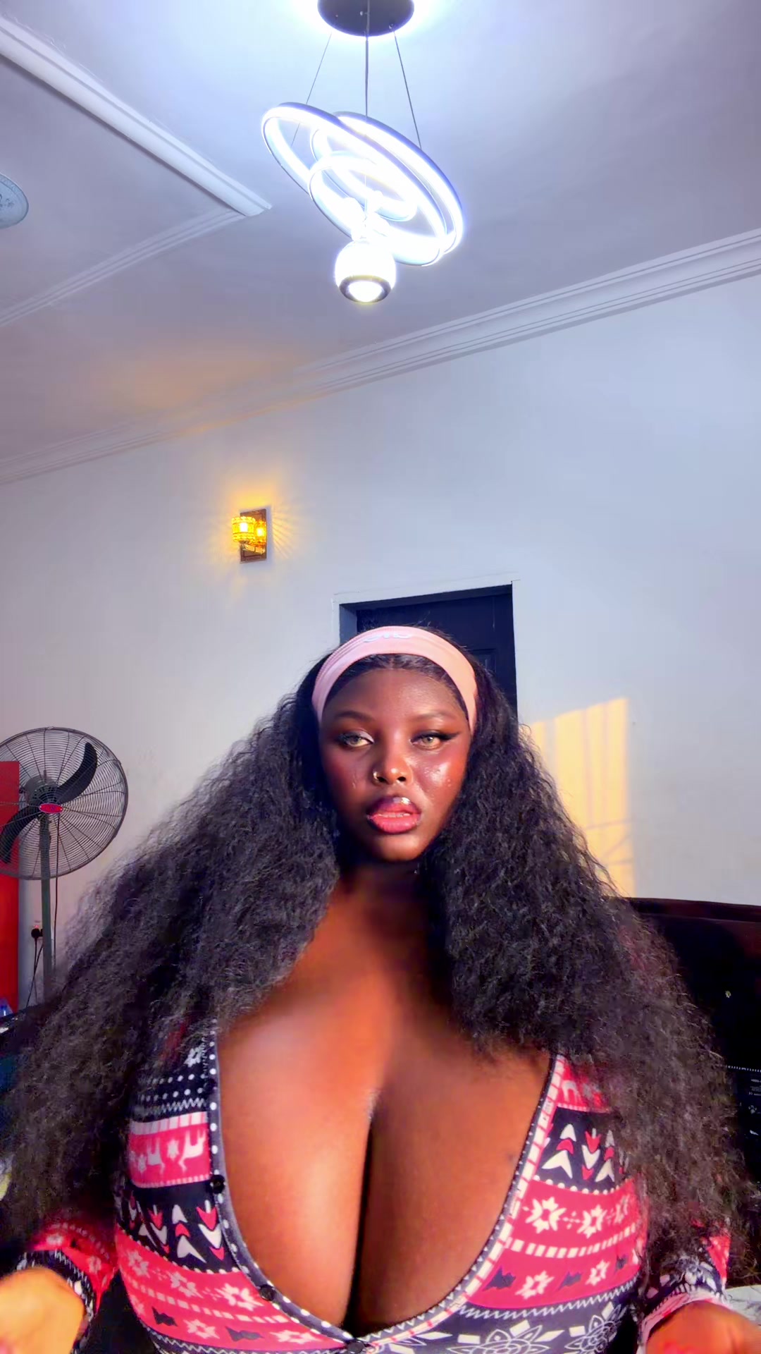 @Official_busty_Vivian ♉️
