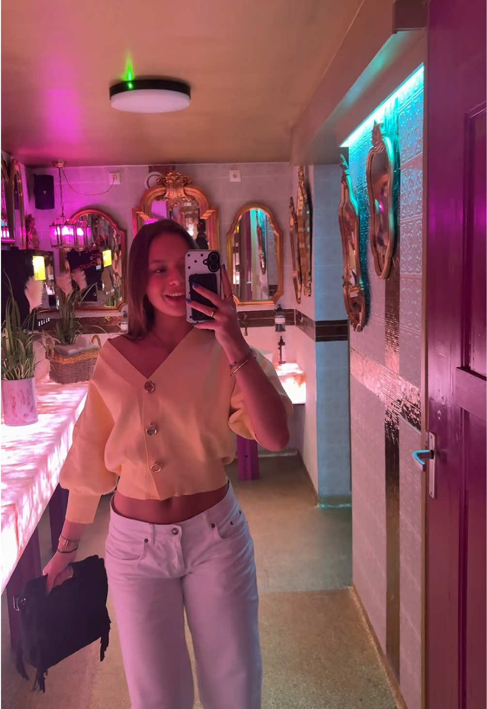@<33