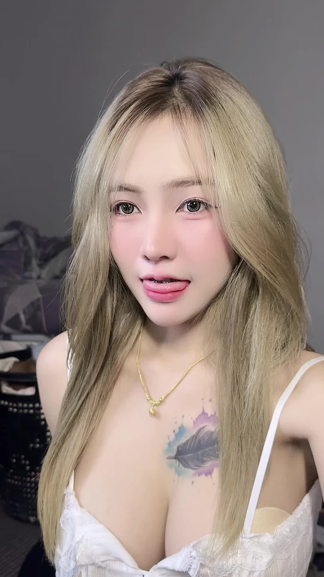 @นุ่น&lsquo;นีออนช่องขายของ