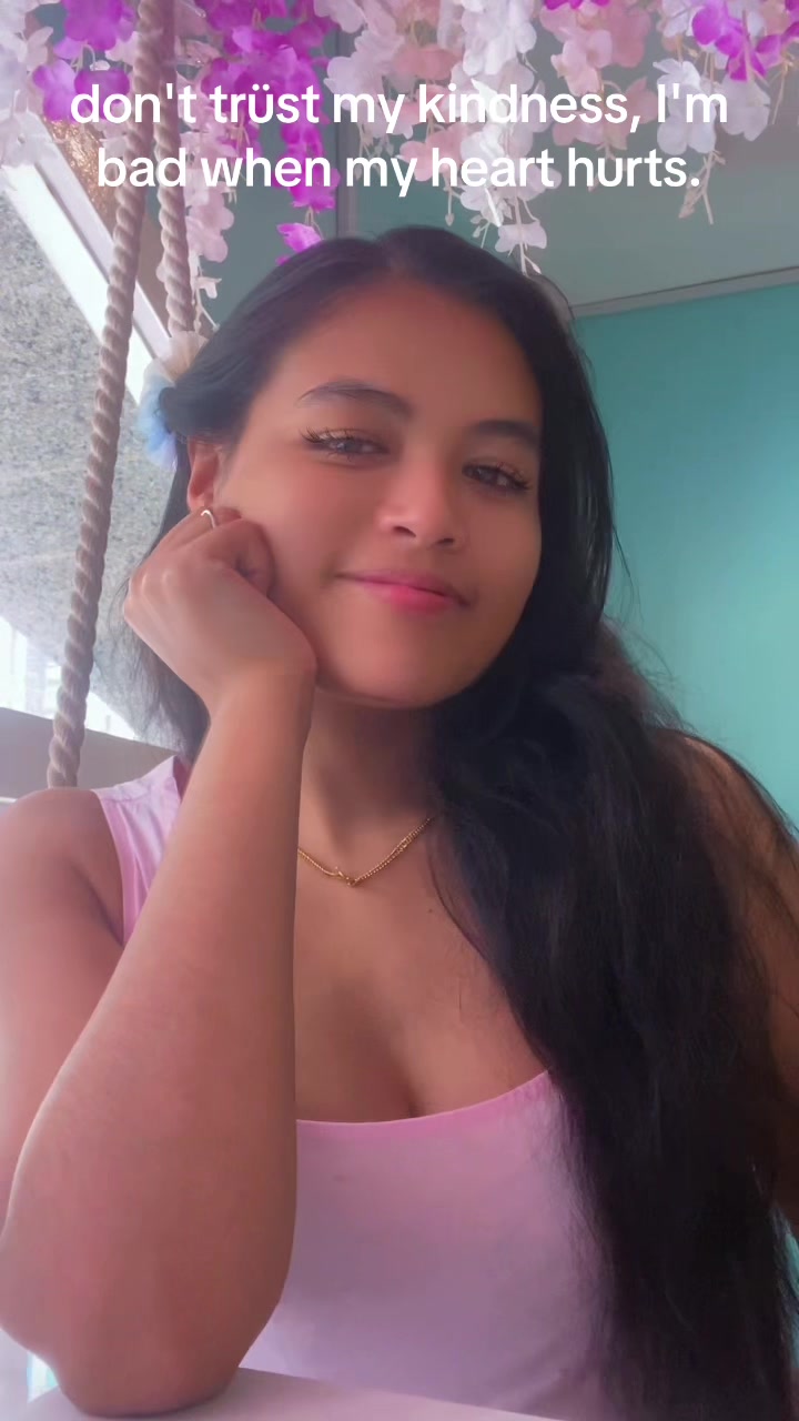 @👑Aarohi shrestha❤👑