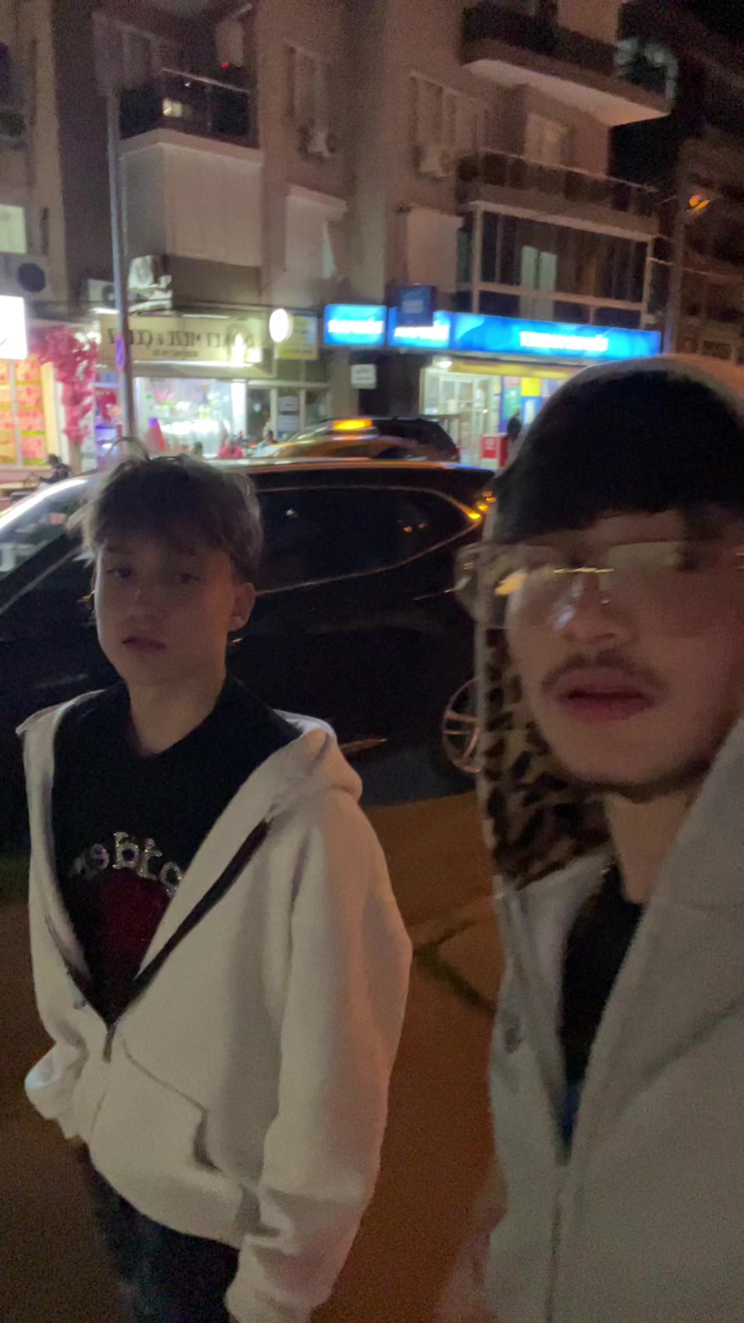 @dumbuk