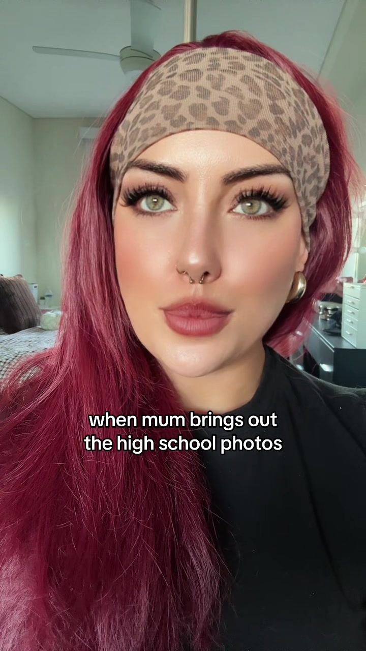 @LEASHBIAN 😈