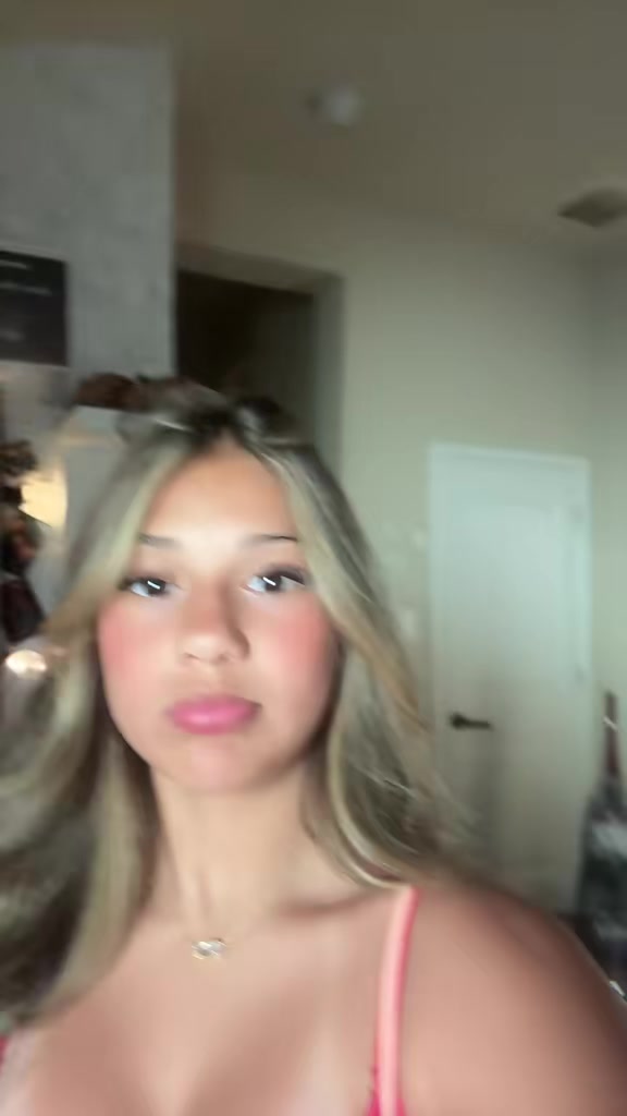 @🕶️🌺🍫🌸Mia