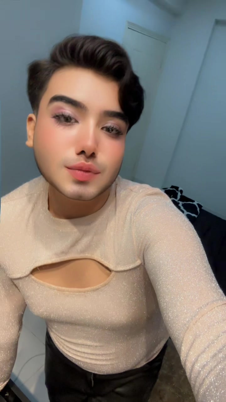 @Cute Boy🤩⚡️♥️