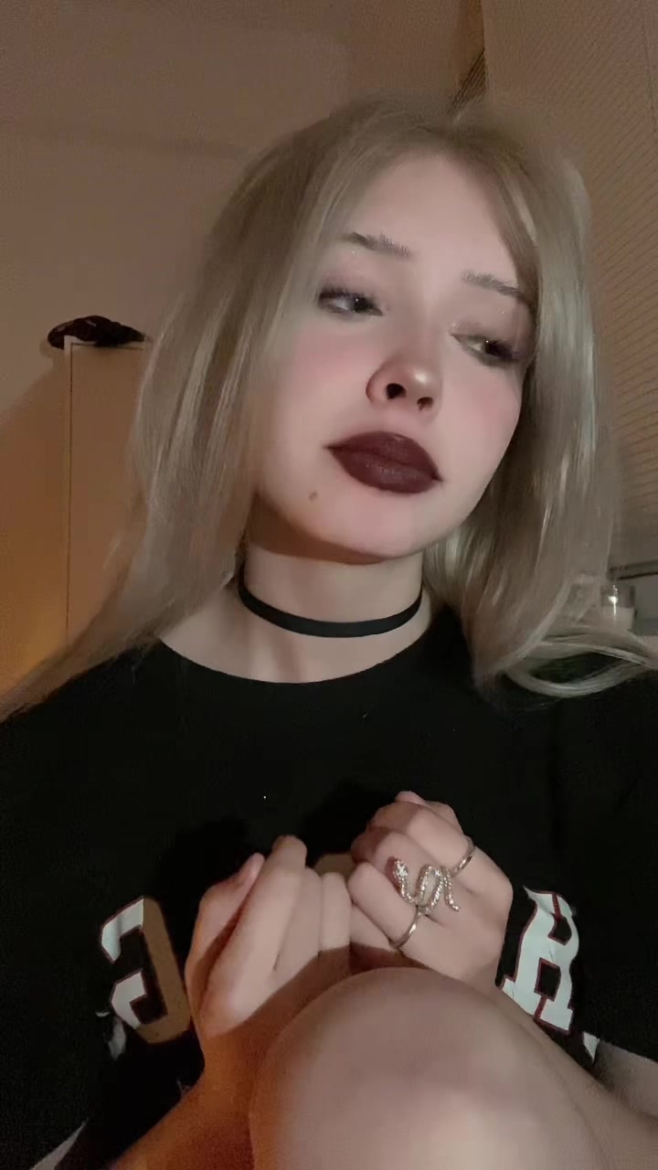 @👅