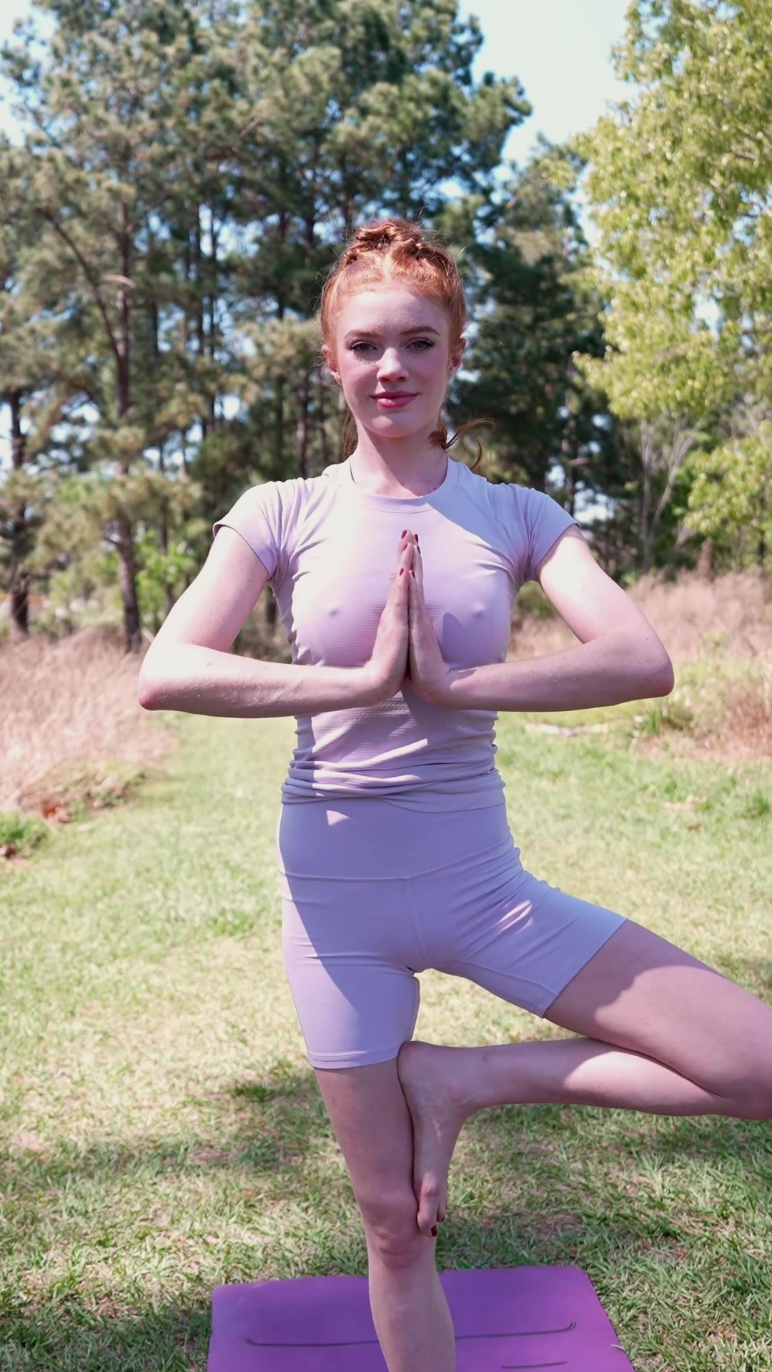 @lilredyoga