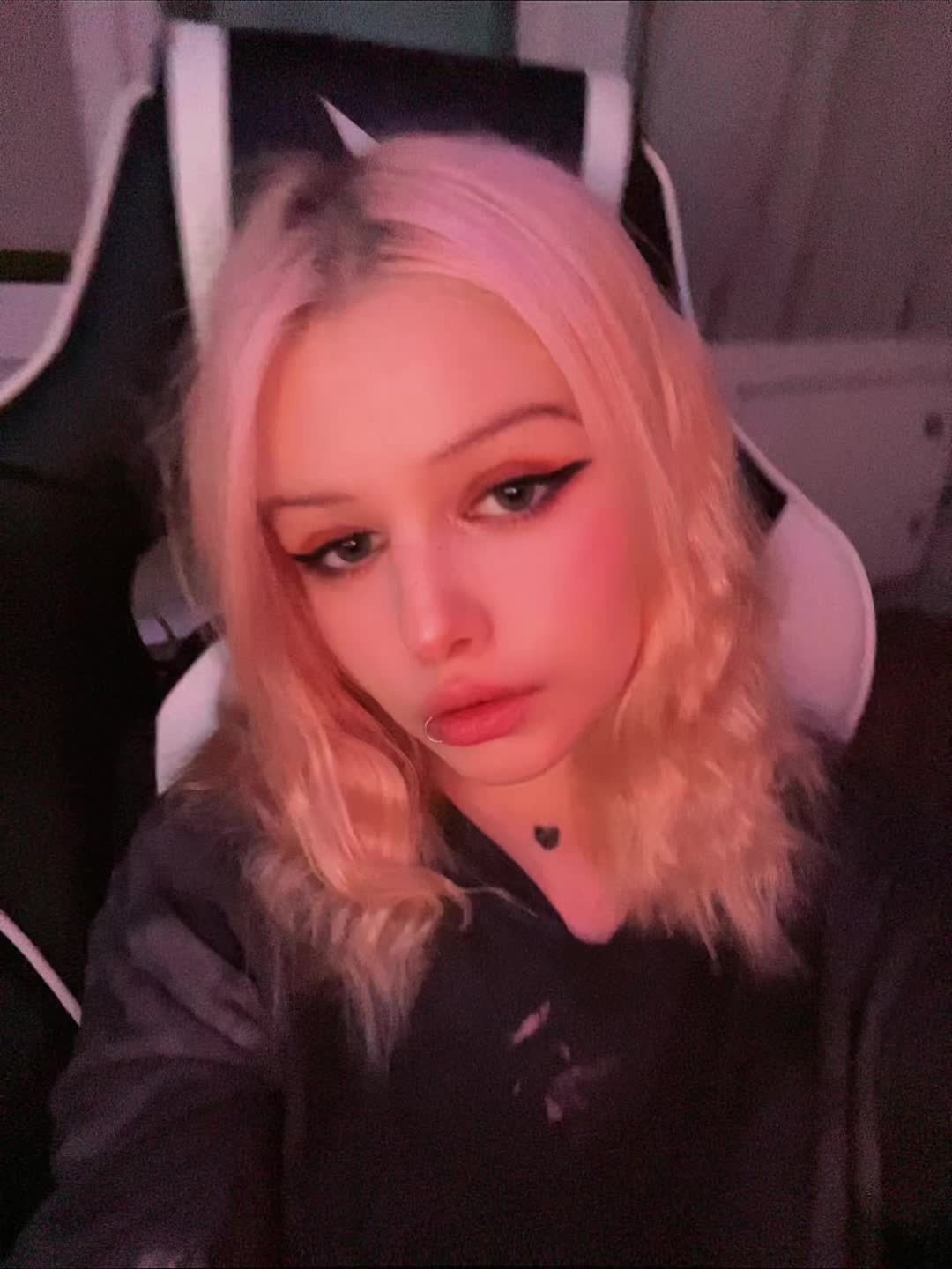 @whoisronnimr