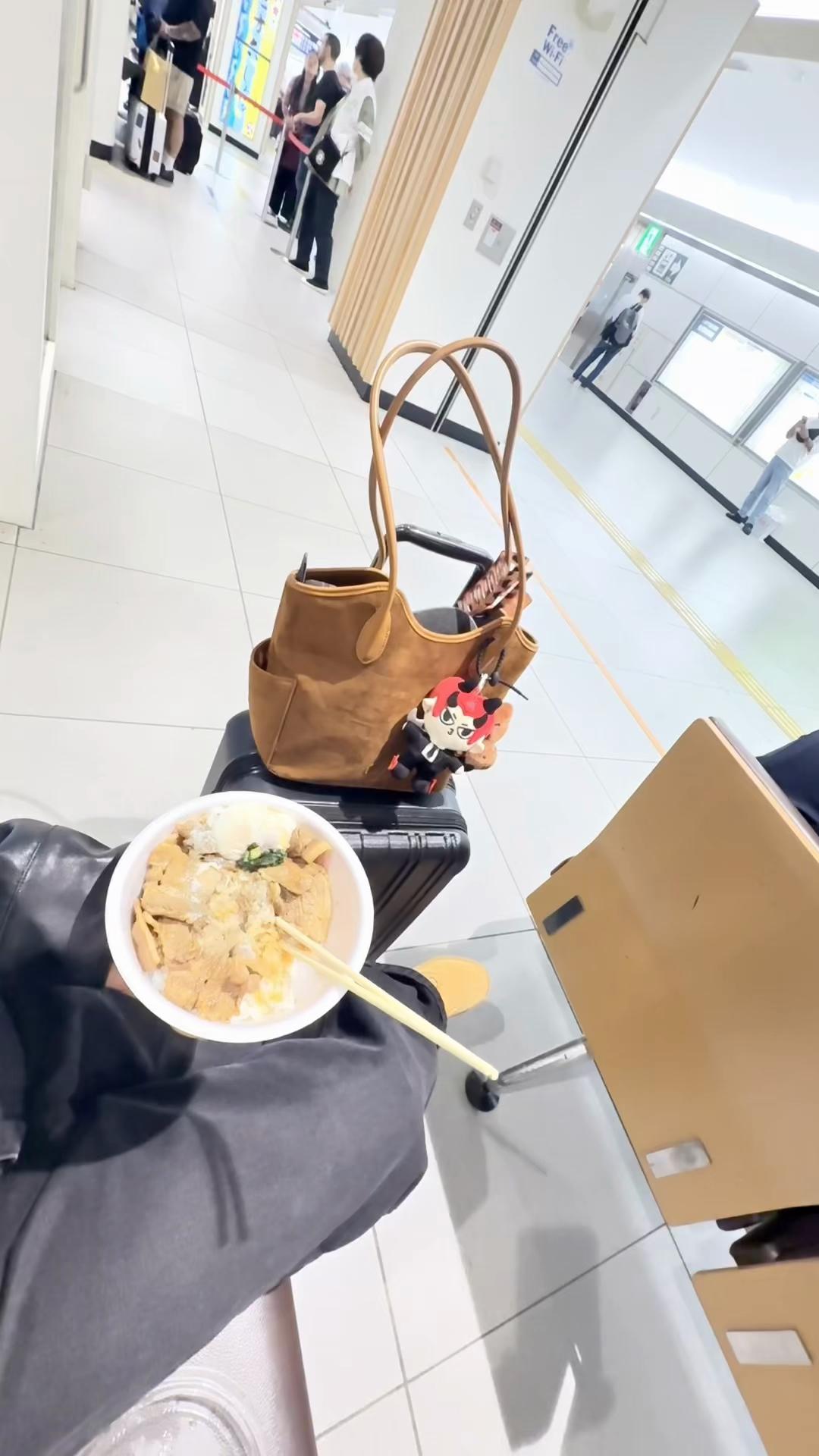 @🇲🇲ニェイン🇯🇵❤YiZhan♑️Santa🤍🖤