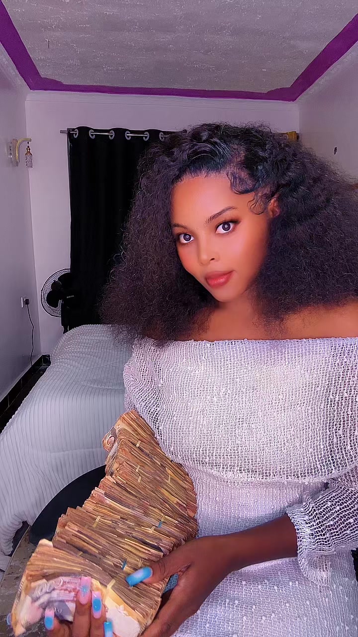 @MISS ELL 254