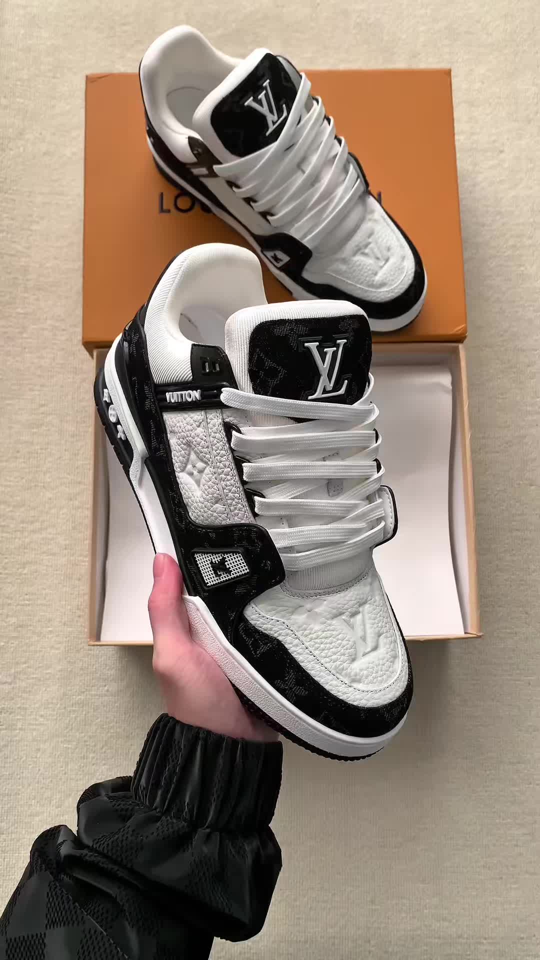 @Apex Sneakers