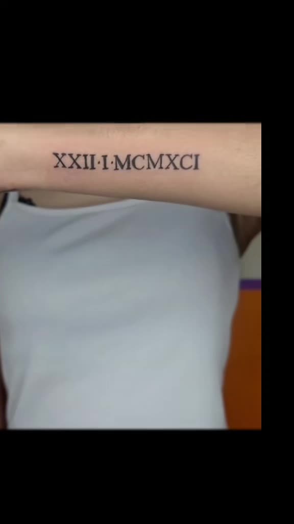 @Female Tattoo Artist