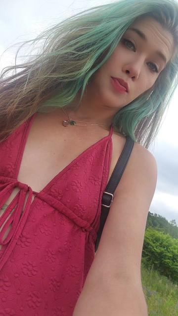 @Thegirlwiththecursemark