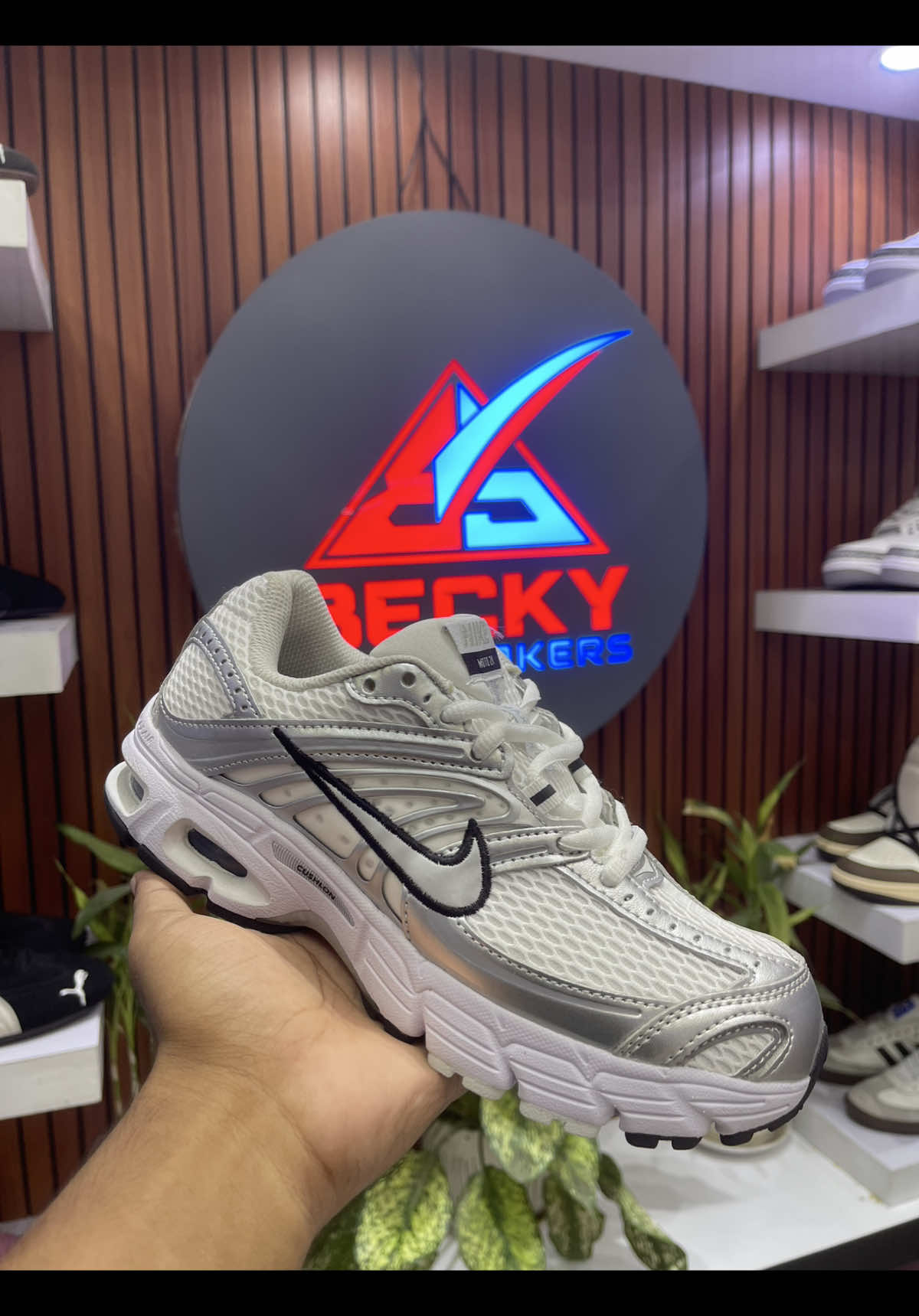 @Chitwan Becky Sneakers