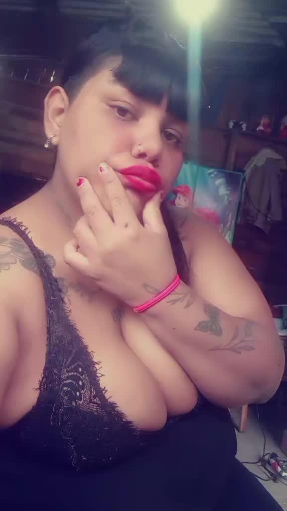 @Priscila🦋