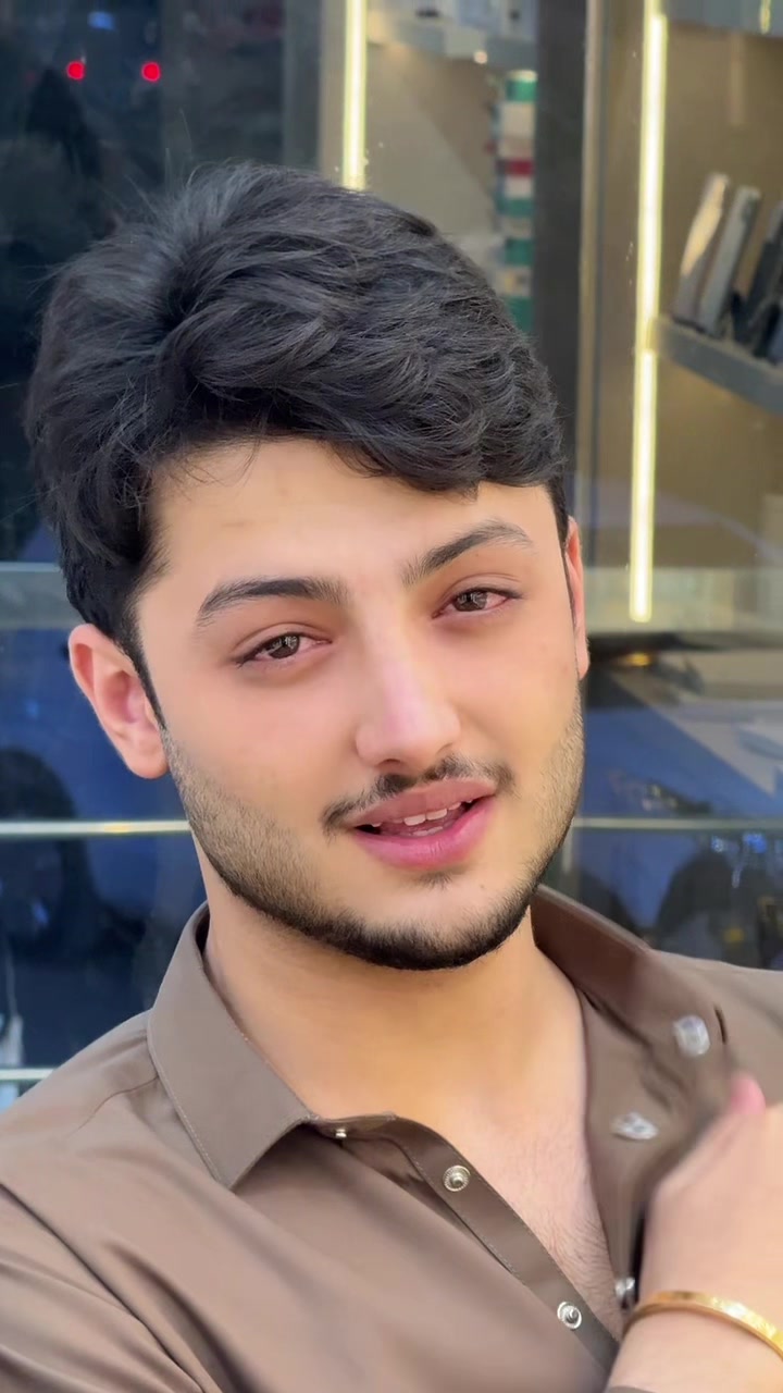 @Hussain_🫀