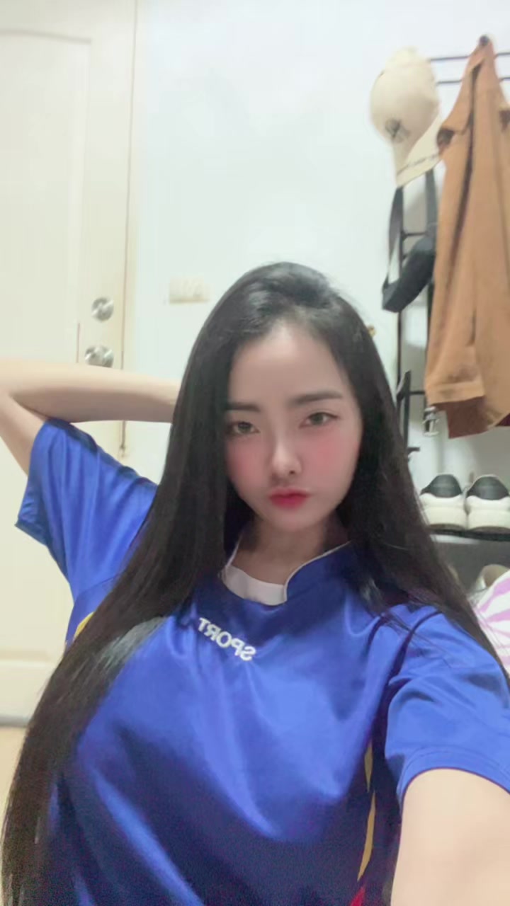 @Praewwee