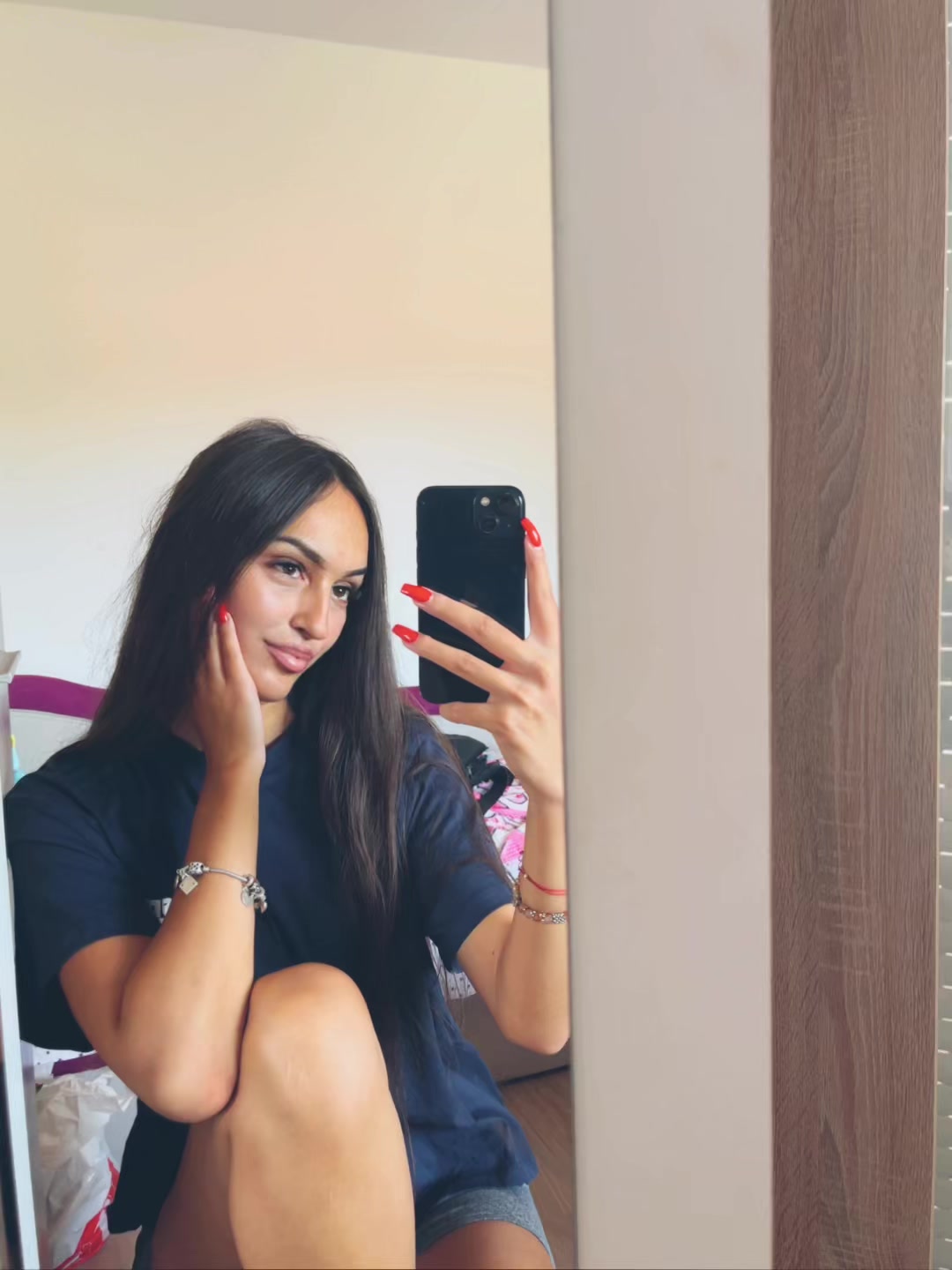 @issidorraaaaa