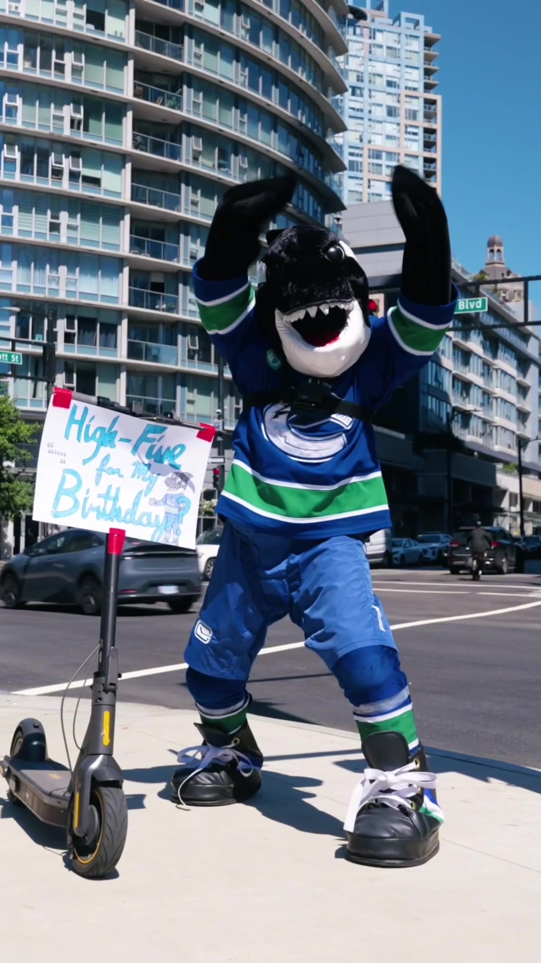 @Canucks