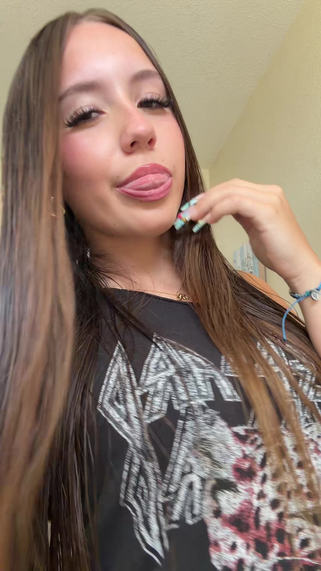 @…