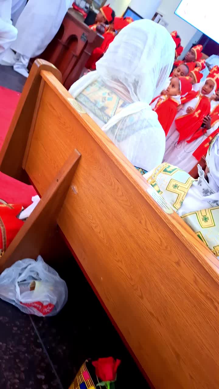 @እግዚአብሔር ፍቅር ና ሠላም ይሰጠን