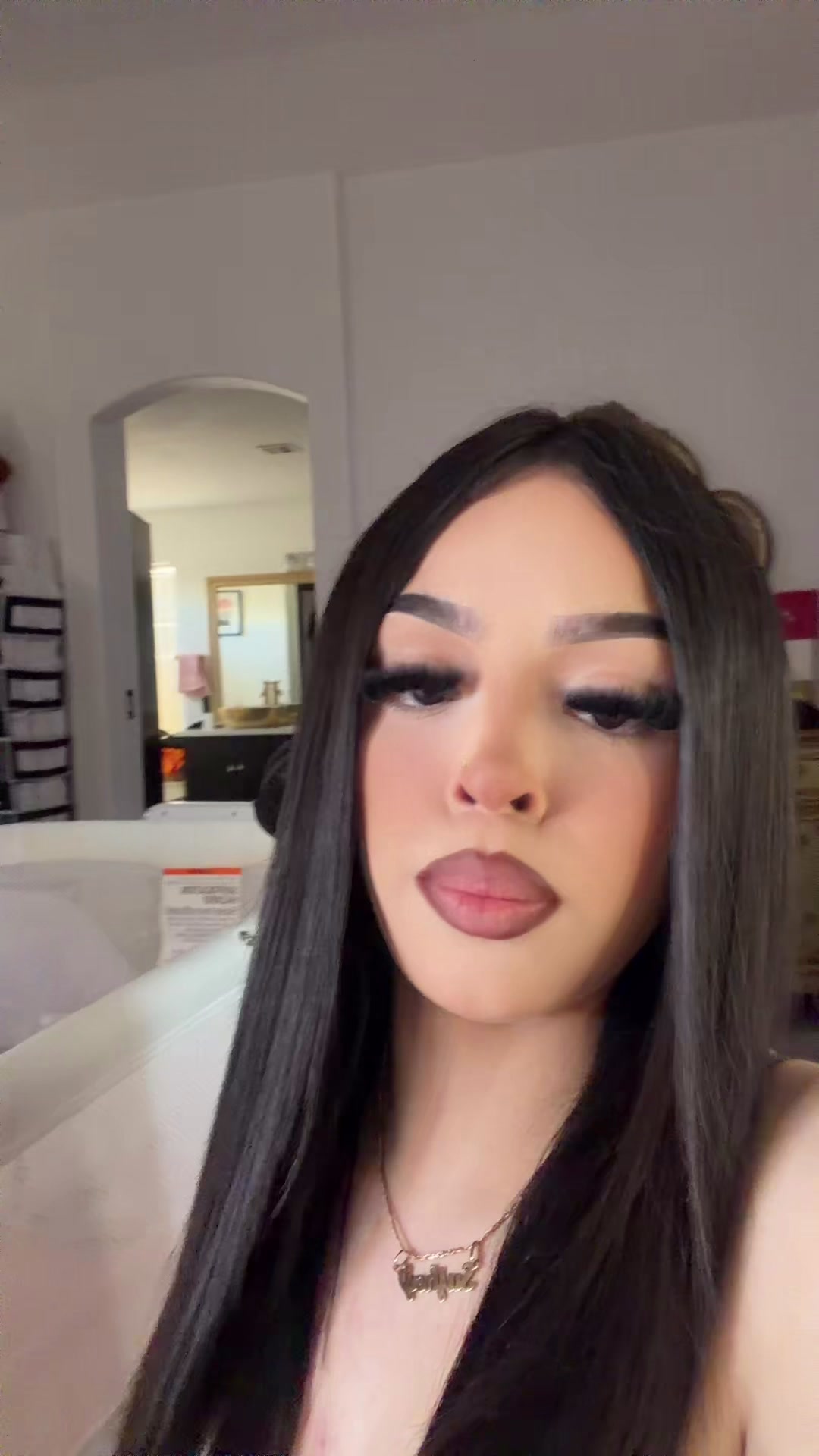 @Sujhey Jazmine