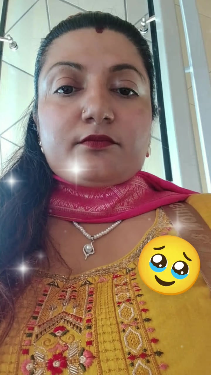 @SARITA👩❤️💋👩🫂🇳🇵🇦🇪🎌