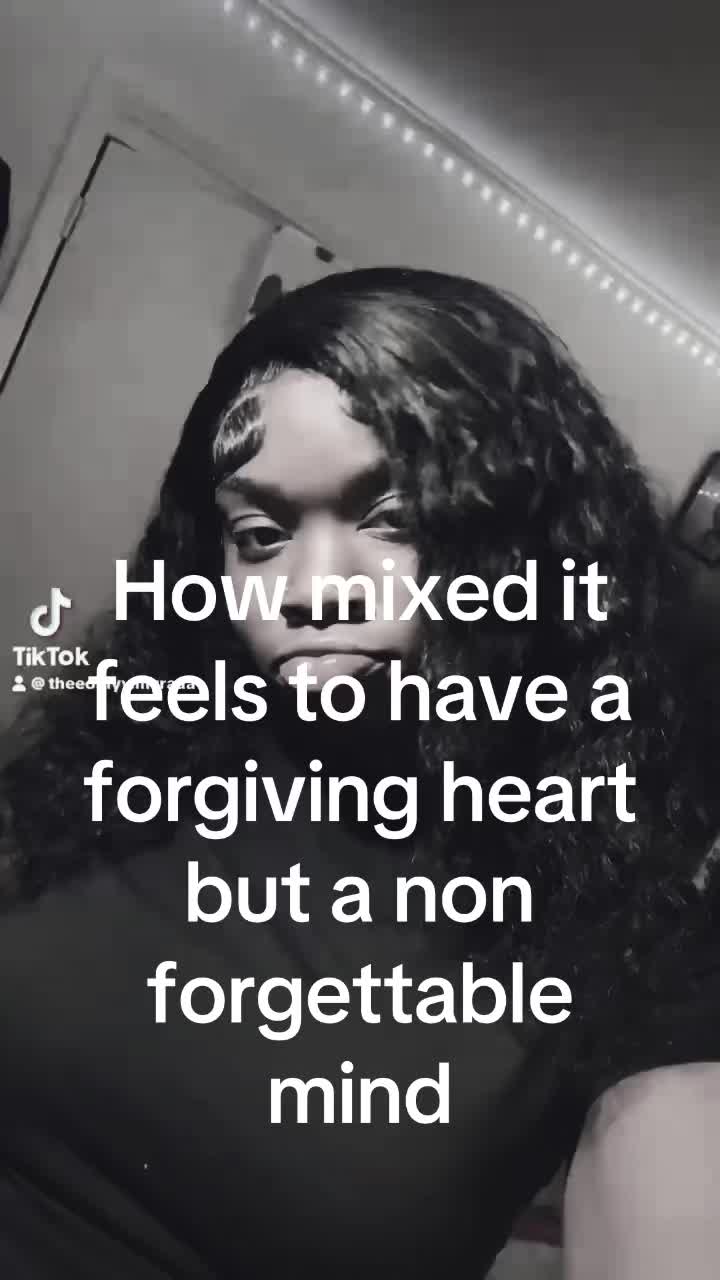 @totallynotmyra_