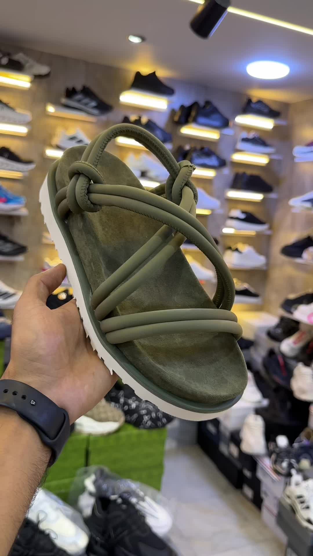 @Manettishoes