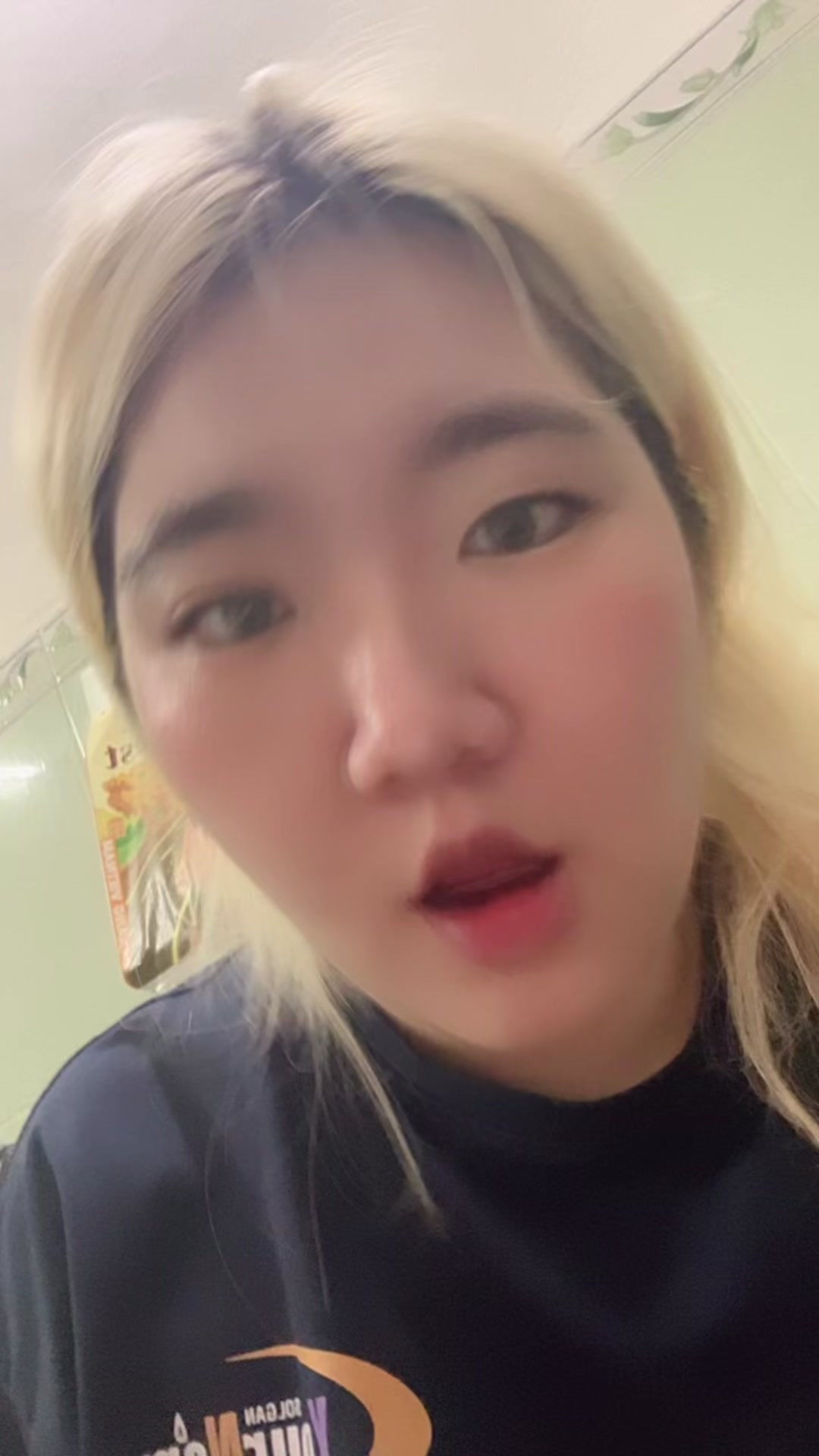 @C&ocirc; b&eacute; lai H&agrave;n
