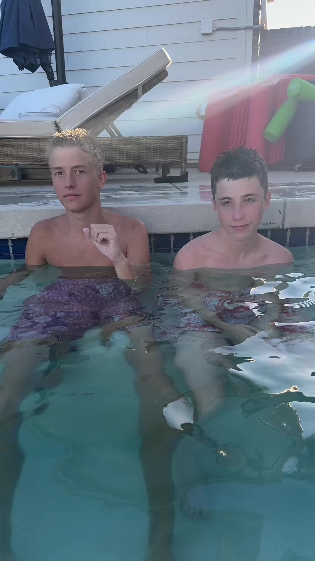 @threemustyqueer