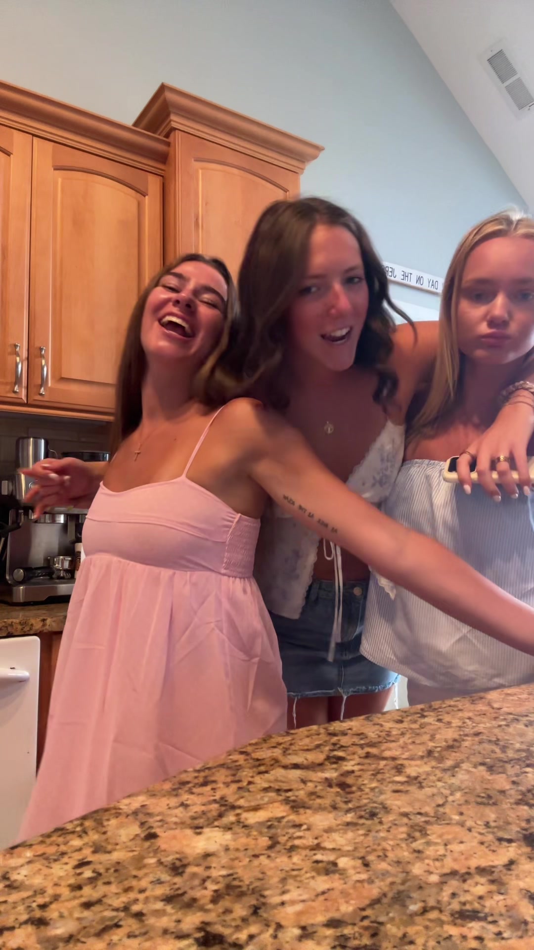 @isabella