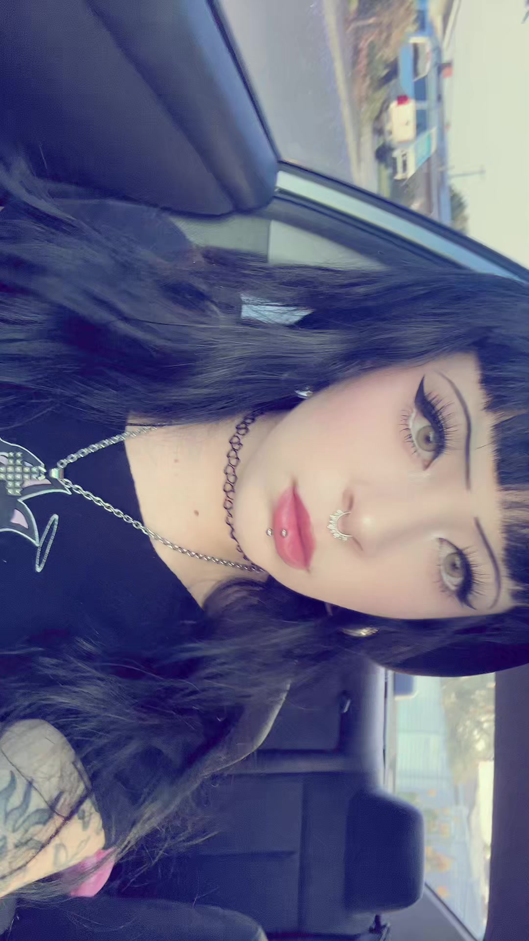 @laur3n🦇