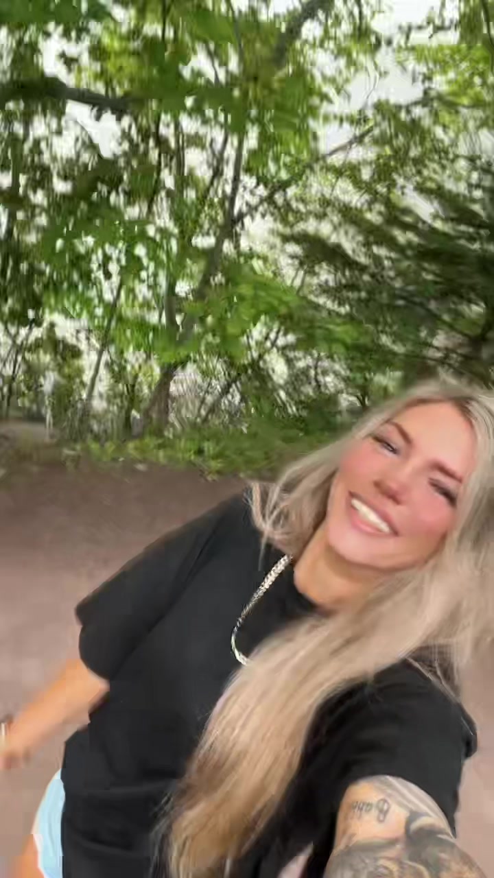 @cryssleb_
