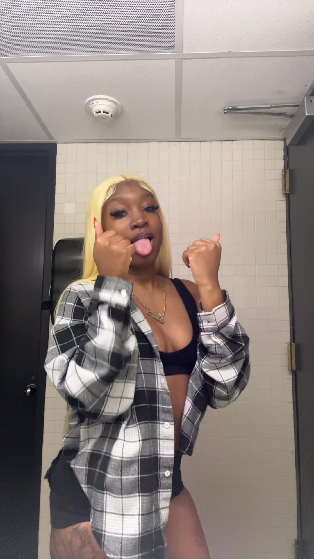@Kj